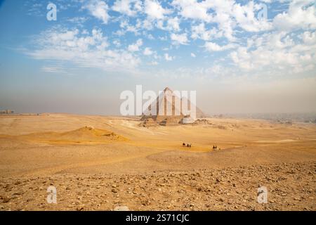 Ägypten. Kairo - Gizeh. Allgemeine Ansicht der Pyramiden vom Gizeh-Plateau (drei Pyramiden, bekannt als Königspyramiden auf der Vorderseite Stockfoto