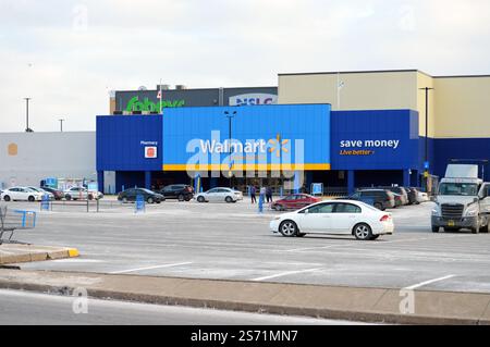 Halifax Centre Walmart (Geschäft Nr. 3636) an der Mumford Road in Halifax, Nova Scotia, Kanada, im Januar 2025 während einer längeren Schließung des Ladens nach dem Tod eines Arbeiters. Stockfoto