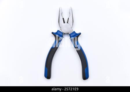 Zange Nahansicht. Heimwerkerwerkzeuge für die Reparatur Stockfoto