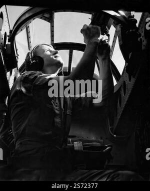 Die Douglas A-20 war ein amerikanischer leichter Bomber, Angriffsflugzeuge, Nachtjäger und Aufklärungsflugzeuge aus dem Zweiten Weltkrieg, die von Frankreich für ihre Luftwaffe bestellt wurden, aber nach dem Fall Frankreichs diente der Bomber bei der Royal Air Force unter dem Dienstnamen „Boston“. Ab 1941 erhielten Nachtjäger und Eindringlinge den Servicenamen Havoc und das Flugzeug sah eine Reihe von Varianten, bis es 1946 außer Dienst gestellt wurde. Stockfoto