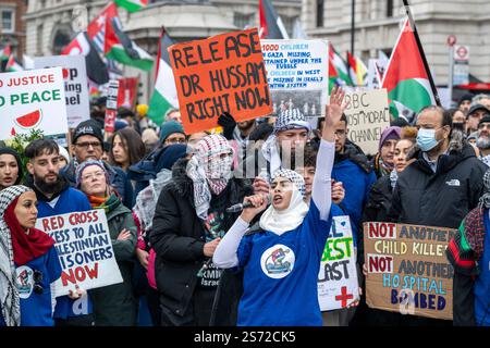 London, Großbritannien. 18. Januar 2025. Palästinensische Anhänger nehmen an einer Solidaritätskundgebung in Whitehall Teil. Dies ist das 23. Ereignis in der Hauptstadt nach dem Angriff der Hamas am 7. Oktober und den darauf folgenden Aktionen Israels. Die Kundgebung findet am Vorabend eines vereinbarten sechswöchigen Waffenstillstands statt, während dessen Dutzende von von der Hamas festgehaltenen Geiseln gegen Palästinenser in israelischen Gefängnissen ausgetauscht werden. Quelle: Stephen Chung / Alamy Live News Stockfoto