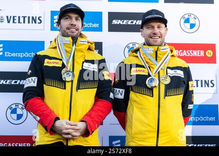 Winterberg, Deutschland. Januar 2025. Tobias Wendl und Tobias Arlt (DE) lachen. Ebersp?cher Fil Rodel Weltcup, am 18.01.2025, VELTINS-EisArena, Winterberg. Quelle: dpa/Alamy Live News Stockfoto