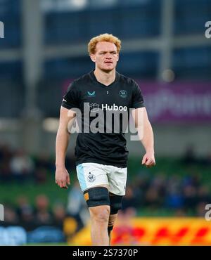Aviva Stadium, Dublin, Irland. Januar 2025. Investec Champions Cup Rugby, Leinster gegen Bath Rugby; Ein Badspieler wärmt sich vor dem Start auf Credit: Action Plus Sports/Alamy Live News Stockfoto