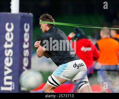 Aviva Stadium, Dublin, Irland. Januar 2025. Investec Champions Cup Rugby, Leinster gegen Bath Rugby; Ein Badspieler wärmt sich vor dem Start auf Credit: Action Plus Sports/Alamy Live News Stockfoto