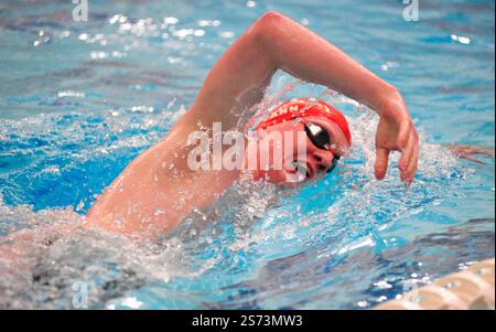 Newark, USA. Januar 2025. Reilly Vann von NJIT schwimmt während ihres Treffens mit Seton Hall in Newark, NJ, am Freitag, den 17. Januar. Die NJIT fiel in die Seton Hall 71-170. (Foto: Jess Stiles/SIPA USA) Credit: SIPA USA/Alamy Live News Stockfoto