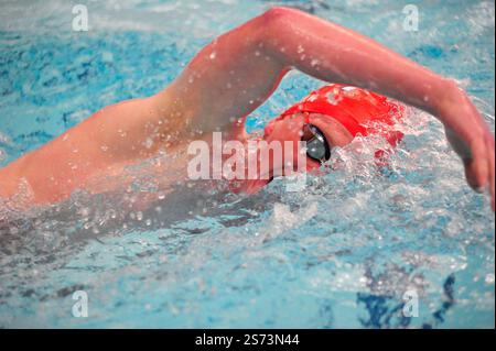 Newark, USA. Januar 2025. Reilly Vann von NJIT schwimmt während ihres Treffens mit Seton Hall in Newark, NJ, am Freitag, den 17. Januar. Die NJIT fiel in die Seton Hall 71-170. (Foto: Jess Stiles/SIPA USA) Credit: SIPA USA/Alamy Live News Stockfoto