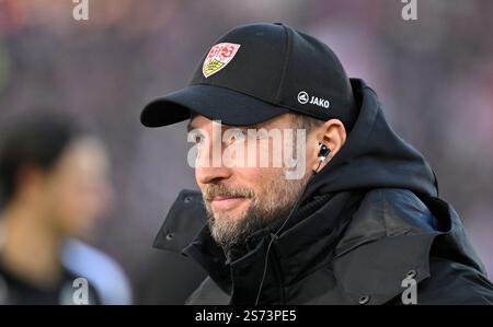 vor Spielbeginn: Trainer Sebastian Hoeness VfB Stuttgart Portrait VFB STUTTGART VS SC FREIBURG SCF 18.01.2025 DFL-VORSCHRIFTEN VERBIETEN DIE VERWENDUNG VON FOTOS ALS BILDSEQUENZEN UND/ODER QUASI-VIDEO Stockfoto