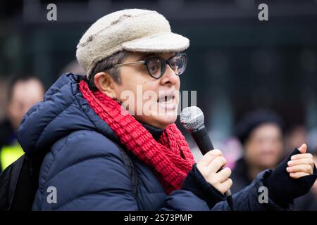 New York City, Usa. Januar 2025. Der Frauenmarsch in New York City in den USA am Samstag, 18. Januar 2025. Der marsch begann am Foley Square und ging an den Washington Square Park Credit: Brazil Photo Press/Alamy Live News Stockfoto