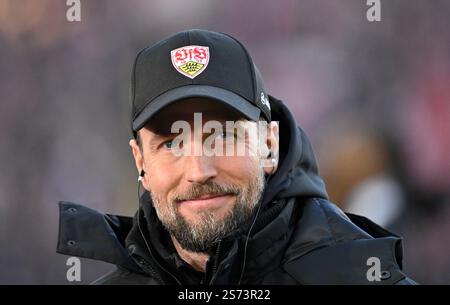 vor Spielbeginn: Trainer Sebastian Hoeness VfB Stuttgart Portrait VFB STUTTGART VS SC FREIBURG SCF 18.01.2025 DFL-VORSCHRIFTEN VERBIETEN DIE VERWENDUNG VON FOTOS ALS BILDSEQUENZEN UND/ODER QUASI-VIDEO Stockfoto
