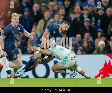 Aviva Stadium, Dublin, Irland. Januar 2025. Investec Champions Cup Rugby, Leinster gegen Bath Rugby; Max Deegan von Leinster wird gepackt Credit: Action Plus Sports/Alamy Live News Stockfoto