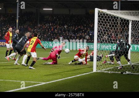 DEVENTER - Torhüterin Etienne Vaessen beim niederländischen Eredivisie-Spiel zwischen Go Ahead Eagles und FC Groningen in de Adelaarshorst am 18. Januar 2025 in Deventer, Niederlande. ANP JEROEN PUTMANS Stockfoto