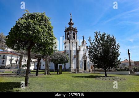Seixas (Portugal) – 12. April 2024: Die Igreja Matriz de São Bento, oder die Kirche des Heiligen Benedikt, ist ein wichtiges religiöses Wahrzeichen in Seixas (Portugal) Stockfoto