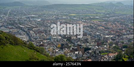 Blick von einer Seilbahn, Great Orme, über Llandudno, Wales Stockfoto