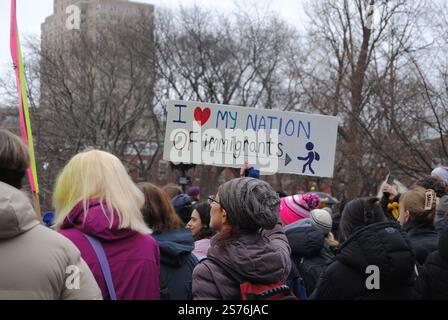 New York City, New York, USA - 18. Januar 2025: Der Volksmarsch, Evolution des Frauenmarsches, vor der zweiten Amtseinführung von Donald Trump. Stockfoto