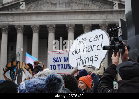 New York City, New York, USA - 18. Januar 2025: Der Volksmarsch, Evolution des Frauenmarsches, vor der zweiten Amtseinführung von Donald Trump. Stockfoto