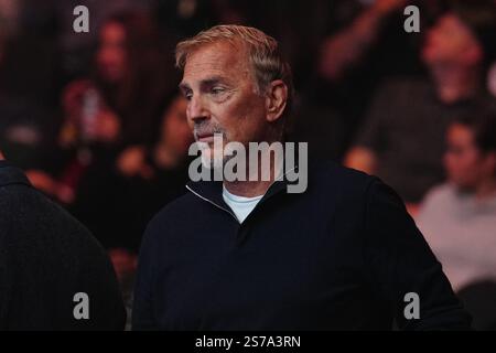 Los Angeles, Ca, Usa. Januar 2025. LOS ANGELES, CA - 18. JANUAR: Kevin Costner im Intuit Dome für UFC311 Makhachev vs Moicano am 18. Januar 2025 in Los Angeles, CA, USA. (Foto: Louis Grasse/PxImages) Credit: PX Images/Alamy Live News Stockfoto