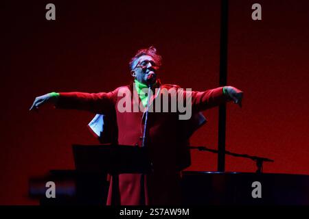 Fito Paez Konzert in Mexiko-Stadt der argentinische Sänger Fito Paez tritt während eines kostenlosen Konzerts auf dem Hauptplatz des Zocalo auf. Am 18. Januar 2025 in Mexiko-Stadt. Mexiko-Stadt Mexiko Copyright: XCarlosxSantiagox Stockfoto