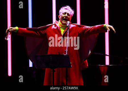 Fito Paez Konzert in Mexiko-Stadt der argentinische Sänger Fito Paez tritt während eines kostenlosen Konzerts auf dem Hauptplatz des Zocalo auf. Am 18. Januar 2025 in Mexiko-Stadt. Mexiko-Stadt Mexiko Copyright: XCarlosxSantiagox Stockfoto