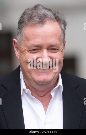 London, Großbritannien. Januar 2025. Piers Morgan verlässt das BBC Broadcasting House, nachdem er am Sonntag mit Laura Kuenssberg aufgetreten ist. Quelle: Justin Ng/Alamy Live News Stockfoto