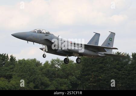 641 (12–1076), eine Boeing F-15SA Eagle, die von der Royal Saudi Air Force betrieben wird, traf bei der RAF Fairford in Gloucestershire ein, England, um an der Royal International Air Tattoo 2024 (RIAT24) teilzunehmen. Stockfoto