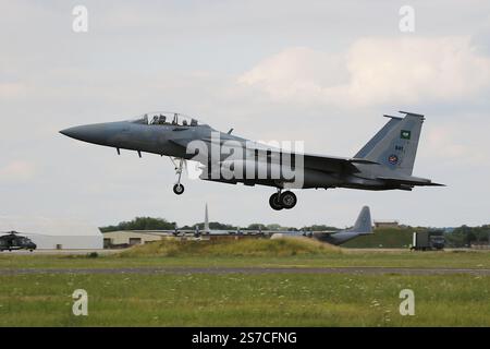 641 (12–1076), eine Boeing F-15SA Eagle, die von der Royal Saudi Air Force betrieben wird, traf bei der RAF Fairford in Gloucestershire ein, England, um an der Royal International Air Tattoo 2024 (RIAT24) teilzunehmen. Stockfoto