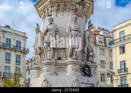 LISSABON, PORTUGAL - 7. NOVEMBER 2014: Das Camoes-Denkmal im Chiado-Viertel von Lissabon, Portugal, das von Victor Bastos geschaffen und 186 enthüllt wurde Stockfoto