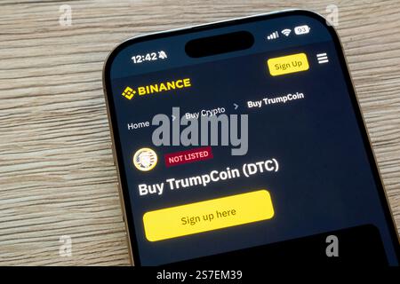 OSTRAVA, TSCHECHIEN – 19. JANUAR 2025: Binance-Website mit TrumoCoin (DTC) Kryptototoken noch nicht aufgeführt Stockfoto