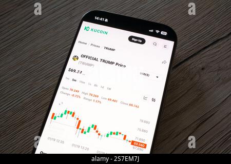 OSTRAVA, TSCHECHIEN - 19. JANUAR 2025: KuCoin Website mit Preistabelle der offiziellen TrumpCoin TRUMP Kryptowährung Stockfoto