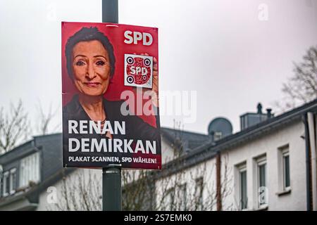 Wahlplakate zur Bundestagswahl am 23. Februar 2025 sind in Köln NRW zu sehen. Renan Demirkan SPD Wahlplakat *** Wahlplakate zur Bundestagswahl am 23. Februar 2025 sind im Wahlplakat der Renan Demirkan SPD in Köln zu sehen Stockfoto