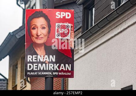 Wahlplakate zur Bundestagswahl am 23. Februar 2025 sind in Köln NRW zu sehen. Renan Demirkan SPD Wahlplakat *** Wahlplakate zur Bundestagswahl am 23. Februar 2025 sind im Wahlplakat der Renan Demirkan SPD in Köln zu sehen Stockfoto