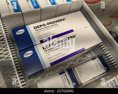 Prag, Tschechische Republik-26. Januar 2025: DEPO-PROVERA Box mit Medikamenten mit MEDROXYPROGESTERON Wirkstoff von PFIZER, zur Verhütung verwendet, bir Stockfoto