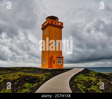 Svortuloft Lighthouse an der isländischen Küste Stockfoto