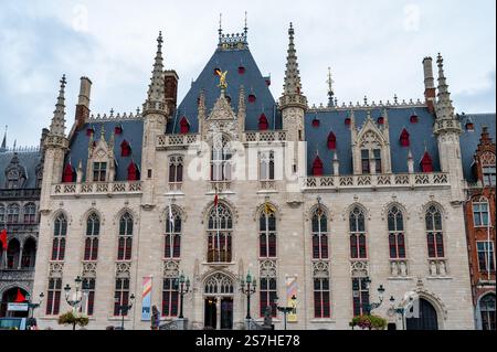 Brügge, Belgien - 27. September 2024: Die Front des Provinzgrafen in Brügge. Stockfoto