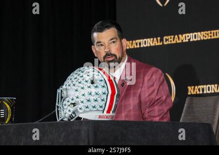Atlanta, Georgia, USA. 19. Januar 2025: Ohio State Buckeyes Head Coach Ryan Day bei der Pressekonferenz des Cheftrainers vor dem CFP National Championship Spiel zwischen den Ohio State Buckeyes und den Notre Dame Fighting Irish im Mercedes-Benz Stadium in Atlanta, Georgia. Freddie Beckwith/Marin Media Credit: Jose Marin/Alamy Live News Stockfoto
