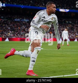 Madrid, Spanien. Januar 2025. Kylian Mbappe von Real Madrid während des La Liga EA Sports Matches zwischen Real Madrid und UD Las Palmas spielte am 19. Januar 2025 im Santiago Bernabeu Stadion in Madrid. (Foto: Bagu Blanco/PRESSINPHOTO) Credit: PRESSINPHOTO SPORTS AGENCY/Alamy Live News Stockfoto