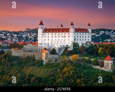 Schloss von Bratislava, Slowakei bei Sonnenuntergang Stockfoto