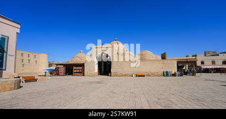Toqi Zargaron auch bekannt als Juwelierdom, ein orientalischer Basar der Altstadt von Buchara in Usbekistan, Zentralasien Stockfoto