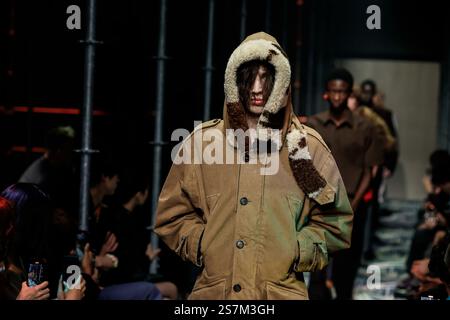 Mailand, Italien. Januar 2025. PRADA MEN Herbst/Winter 2025-2026 Laufsteg während der Milan Fashion Week Herrenmode am 2025. Januar - Mailand, Italien 19/01/2025 Credit: dpa/Alamy Live News Stockfoto