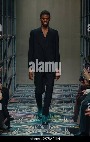 Mailand, Italien. Januar 2025. PRADA MEN Herbst/Winter 2025-2026 Laufsteg während der Milan Fashion Week Herrenmode am 2025. Januar - Mailand, Italien 19/01/2025 Credit: dpa/Alamy Live News Stockfoto