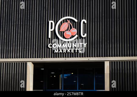 Issaquah, WA, USA – 19. Januar 2025; Marke PCC Community Markets bei der Bio-Verbrauchergenossenschaft Stockfoto