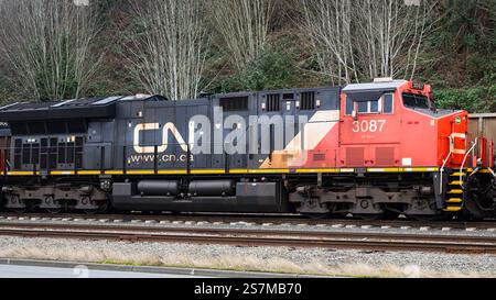 Everett, WA, USA - 15. Januar 2025; kanadische nationale Diesellokomotive in Nahaufnahme mit Logo Stockfoto