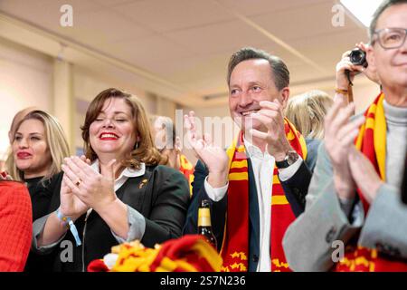 Eisenstadt, Burgenland, Österreich. Januar 2025. Kommunalwahlen im Burgenland sahen SPOE-Bürger auf das erste Wahlergebnis reagieren und feierten den ersten Wahlkandidaten HANS PETER DOSKOZIL. (Kreditbild: © Andreas Stroh/ZUMA Press Wire) NUR REDAKTIONELLE VERWENDUNG! Nicht für kommerzielle ZWECKE! Stockfoto