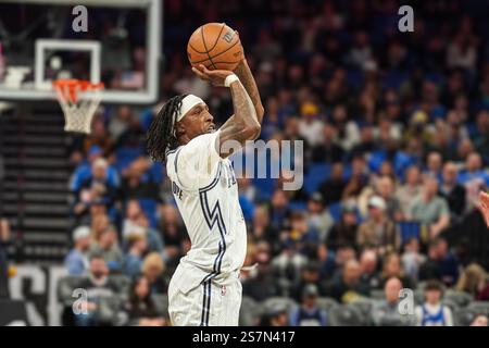 Orlando, Florida, USA, 19. Januar 2025, Orlando Magic Guard Kentavious Caldwell-Pope #3 versucht mit einer drei im Kia Center zu schießen. (Foto: Marty Jean-Louis/Alamy Live News Stockfoto