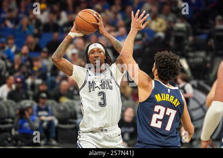 Orlando, Florida, USA, 19. Januar 2025, Orlando Magic Guard Kentavious Caldwell-Papst #3 sucht einen Pass am Kia Center. (Foto: Marty Jean-Louis/Alamy Live News Stockfoto