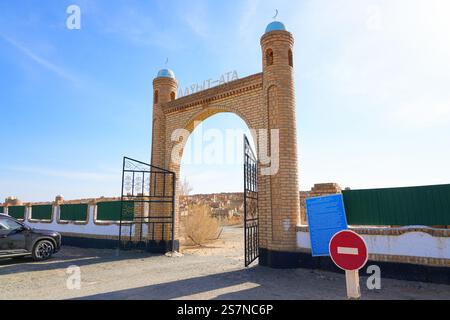 Islamische Gräber in der Dawit ATA (Davit Asaw) Nekropole in Dschana-Birlik, Karakalpakstan, Westusbekistan Stockfoto