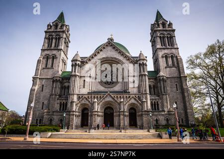 St. Louis, MO USA - 12. April 2019: Vorderseite der Kathedrale Basilika St. Louis, Stockfoto