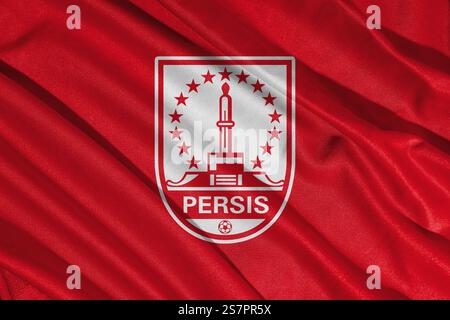 Pringsewu, lampung; 20. Januar 2025; Flagge des indonesischen Fußballvereins der 1. Liga Persis Solo mit strukturiertem Material Stockfoto