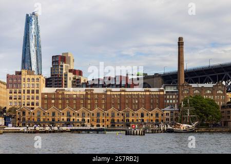 Historische Gebäude an der Uferpromenade von Sydney, Australien. Campbell's Stores, gebaut in den 1850er Jahren, mit den Metcalfe Bond Gebäuden dahinter Stockfoto