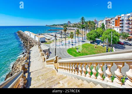 Am Meer von Sitges, eine wunderschöne Stadt in der Nähe von Barcelona, Spanien. Stockfoto