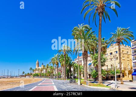Am Meer von Sitges, eine wunderschöne Stadt in der Nähe von Barcelona, Spanien. Stockfoto